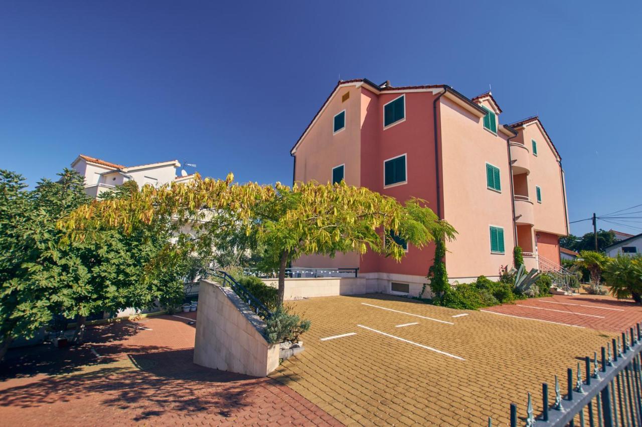 Pansion Hrga Hotel Vodice Bagian luar foto