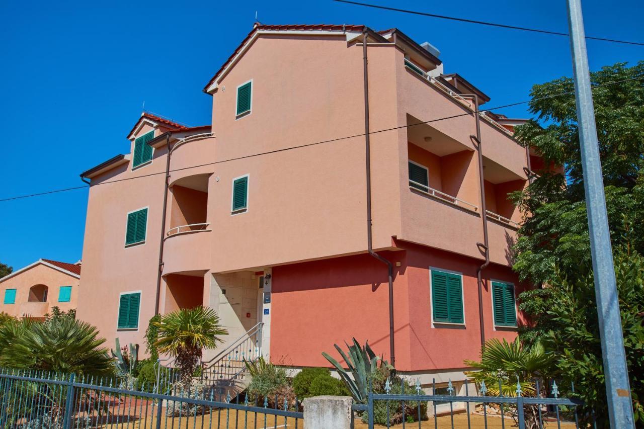 Pansion Hrga Hotel Vodice Bagian luar foto
