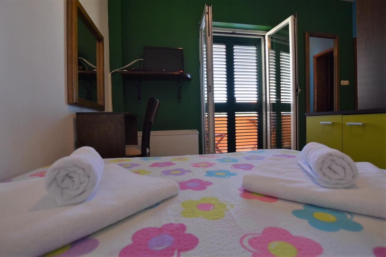 Pansion Hrga Hotel Vodice Bagian luar foto