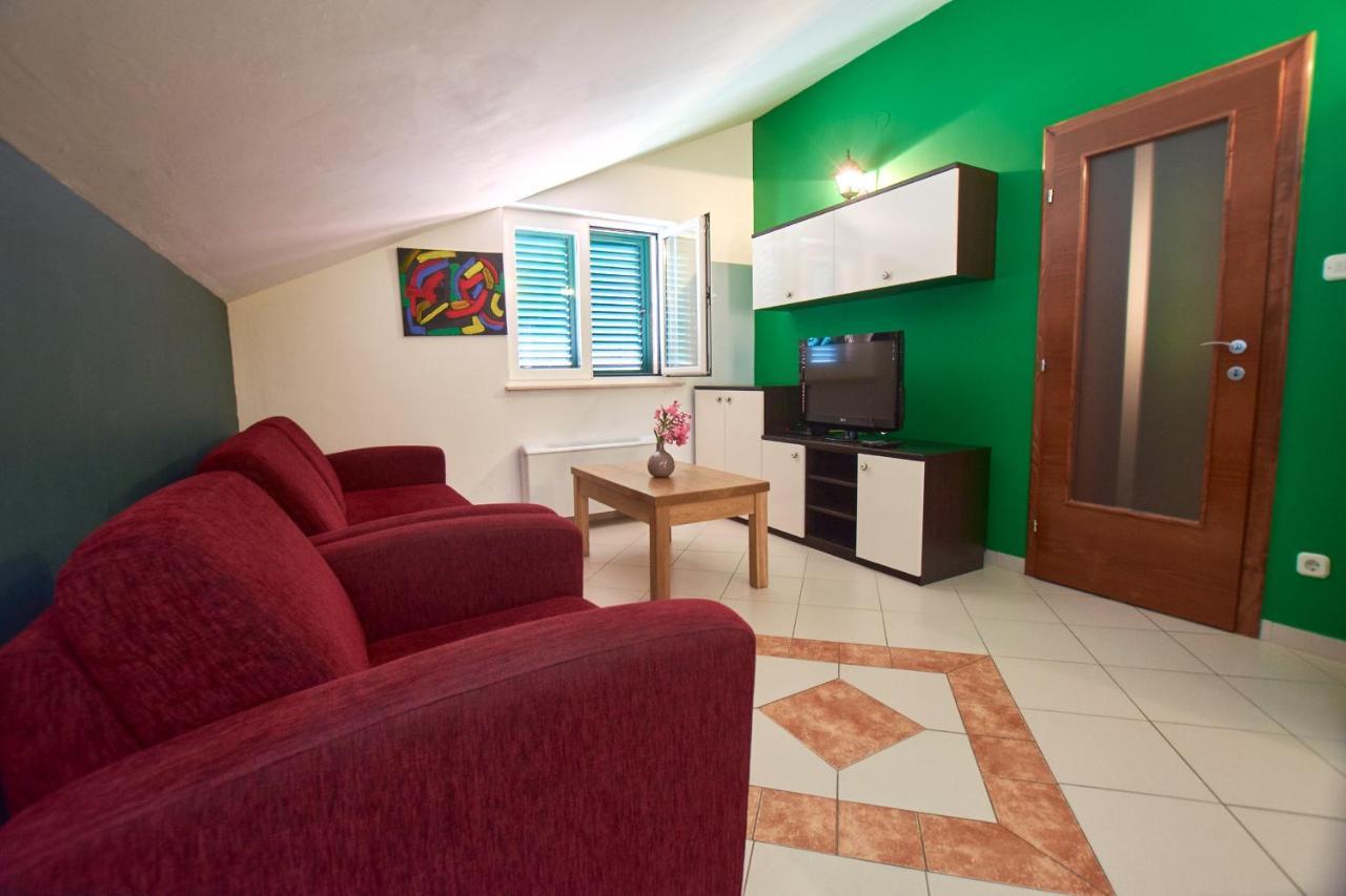 Pansion Hrga Hotel Vodice Bagian luar foto