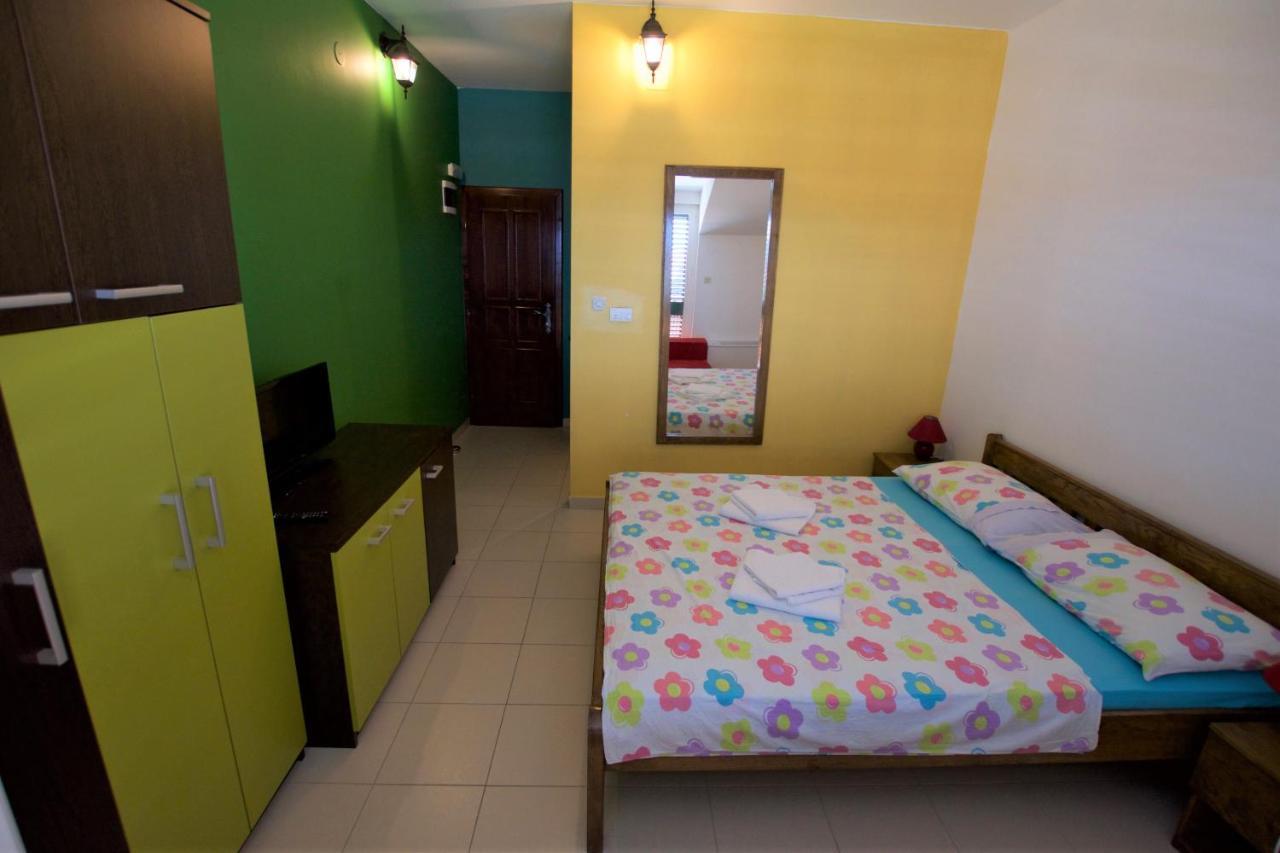 Pansion Hrga Hotel Vodice Bagian luar foto