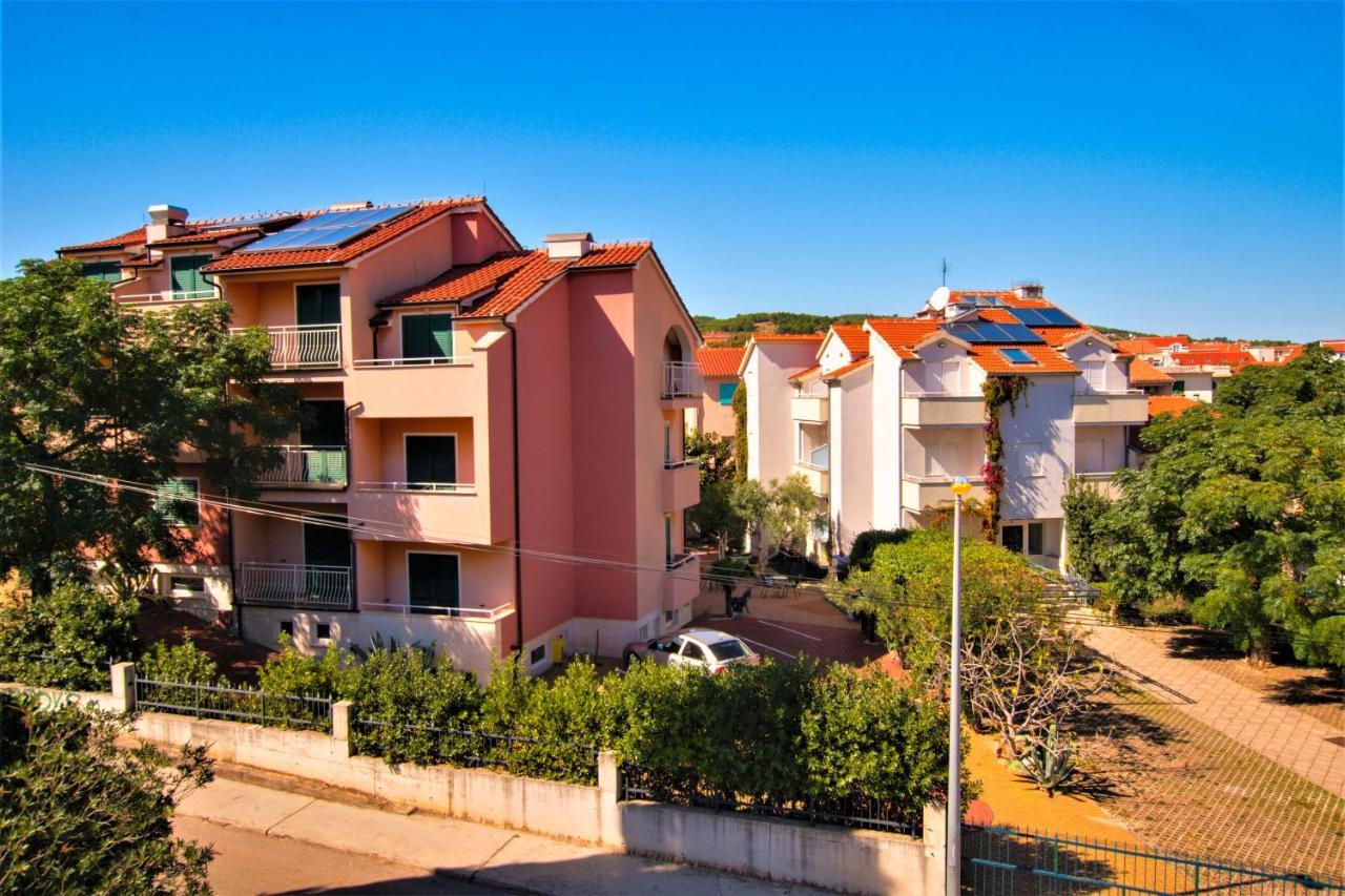 Pansion Hrga Hotel Vodice Bagian luar foto