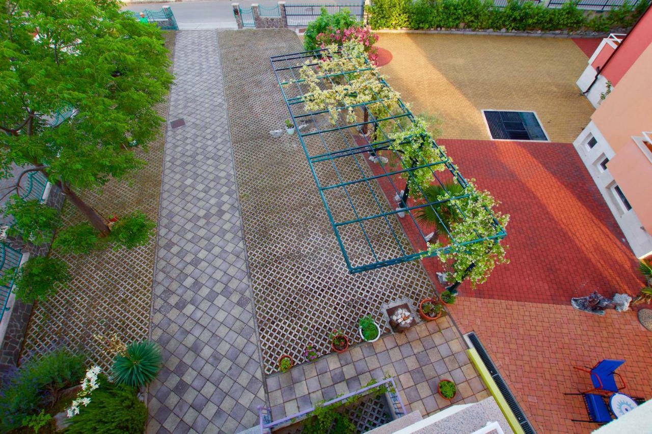 Pansion Hrga Hotel Vodice Bagian luar foto