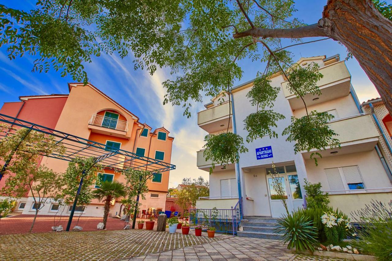 Pansion Hrga Hotel Vodice Bagian luar foto
