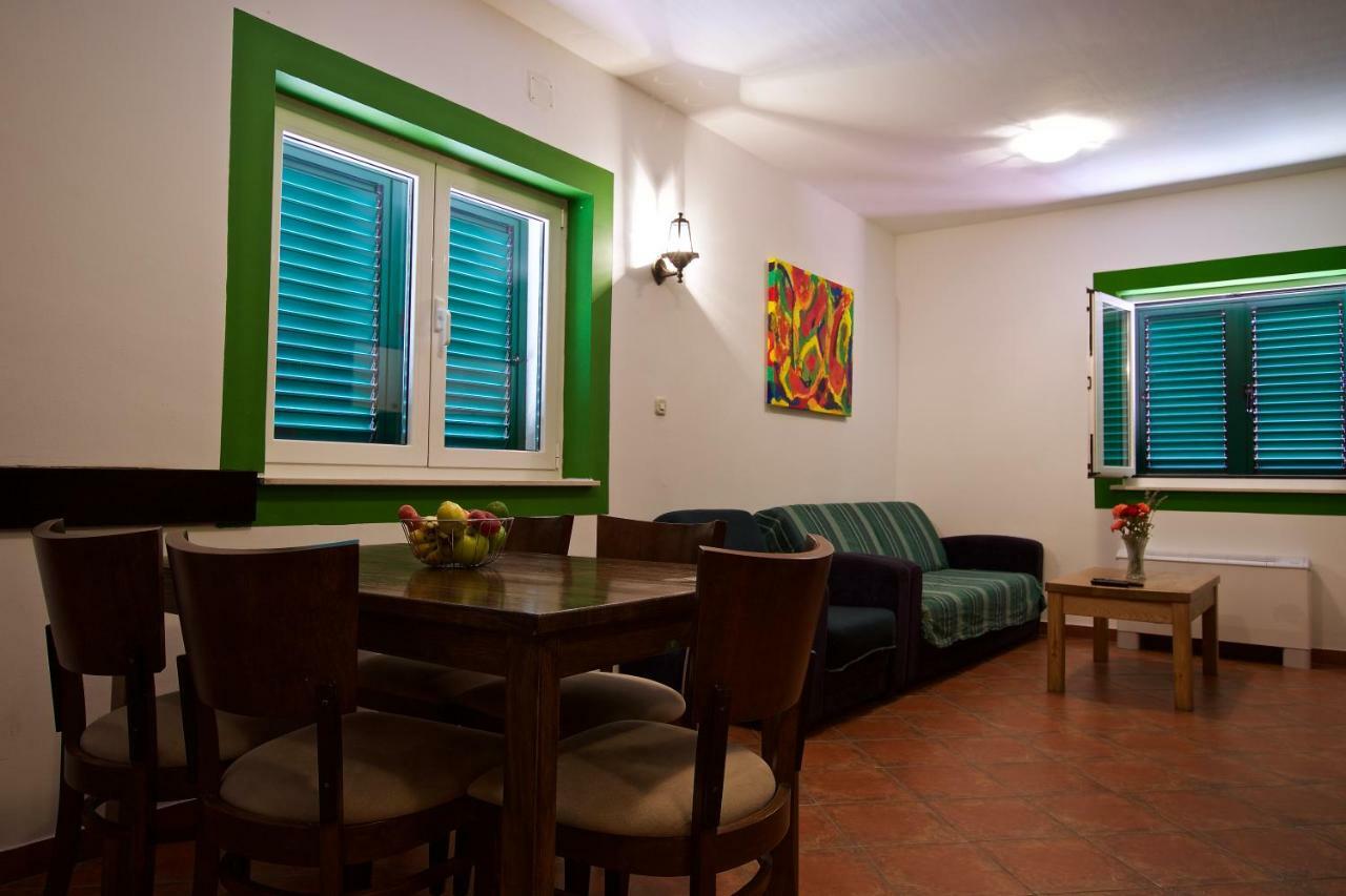 Pansion Hrga Hotel Vodice Bagian luar foto