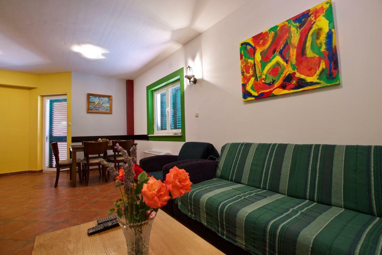 Pansion Hrga Hotel Vodice Bagian luar foto