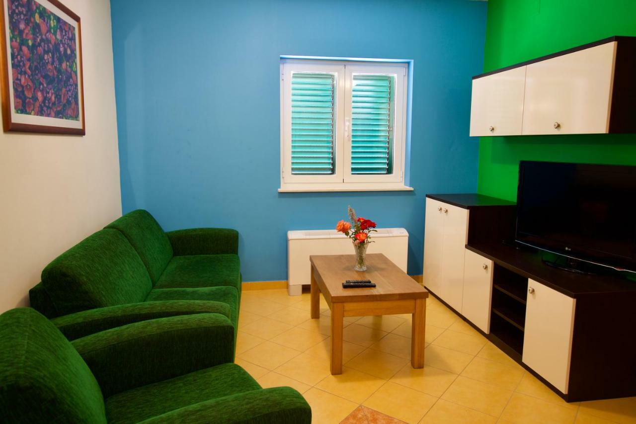 Pansion Hrga Hotel Vodice Bagian luar foto