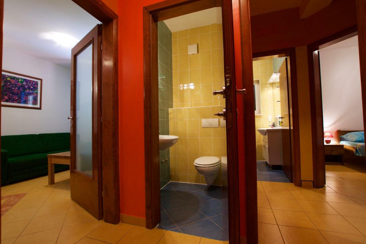 Pansion Hrga Hotel Vodice Bagian luar foto