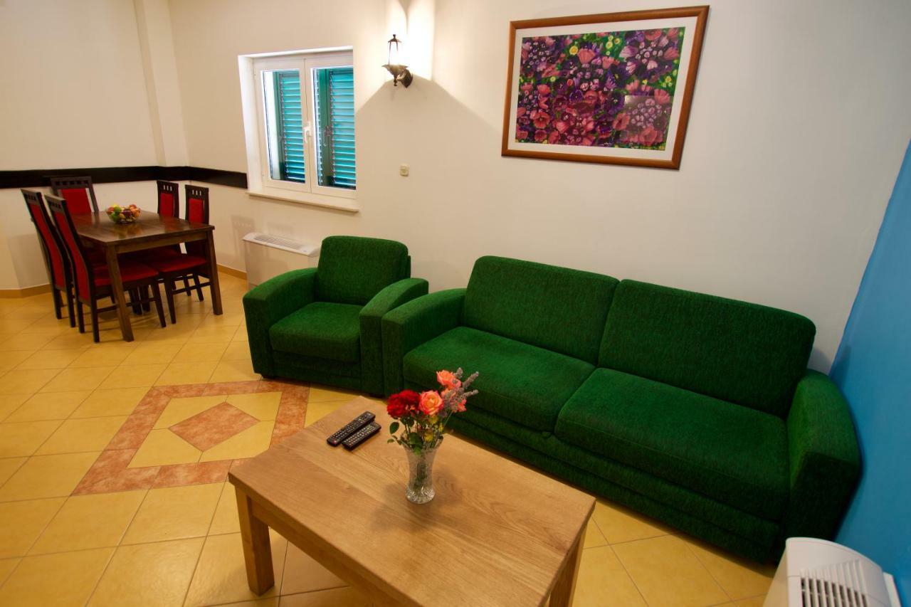 Pansion Hrga Hotel Vodice Bagian luar foto