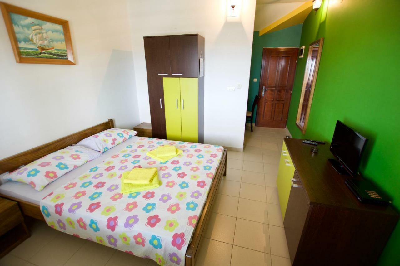Pansion Hrga Hotel Vodice Bagian luar foto