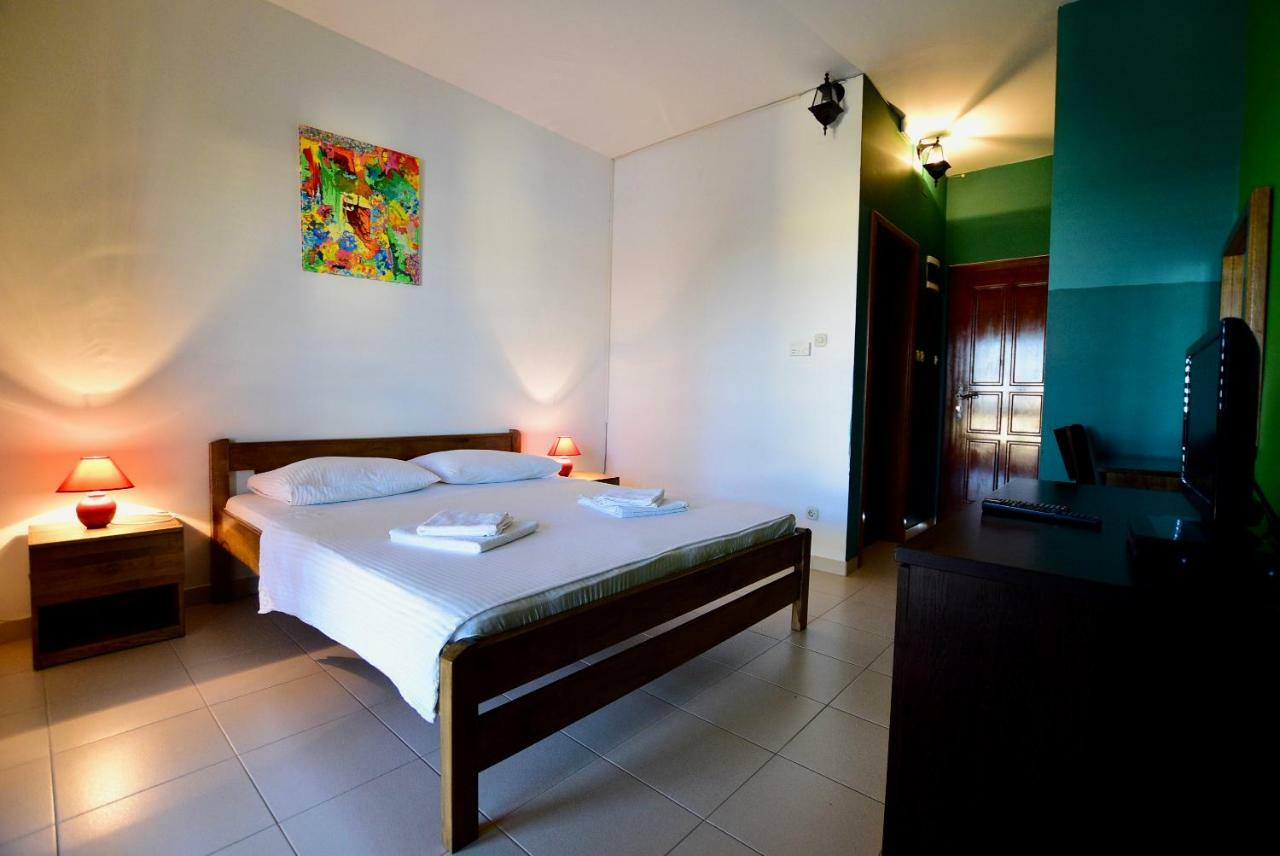 Pansion Hrga Hotel Vodice Bagian luar foto