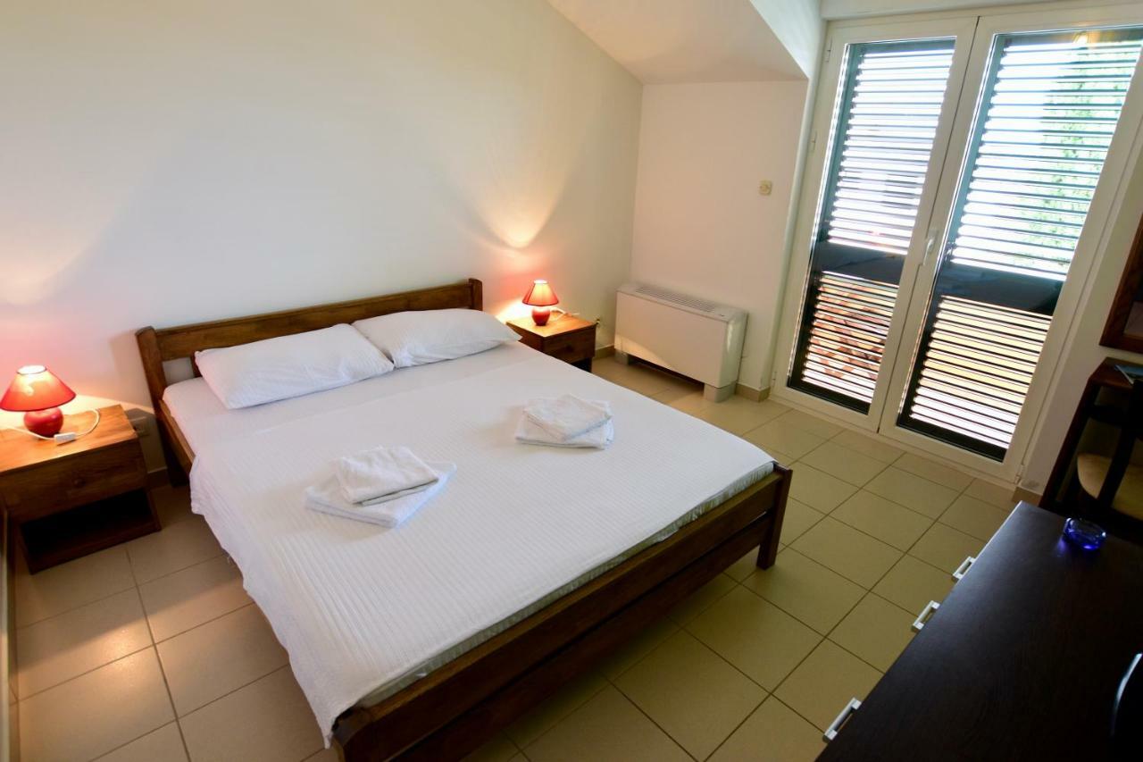 Pansion Hrga Hotel Vodice Bagian luar foto