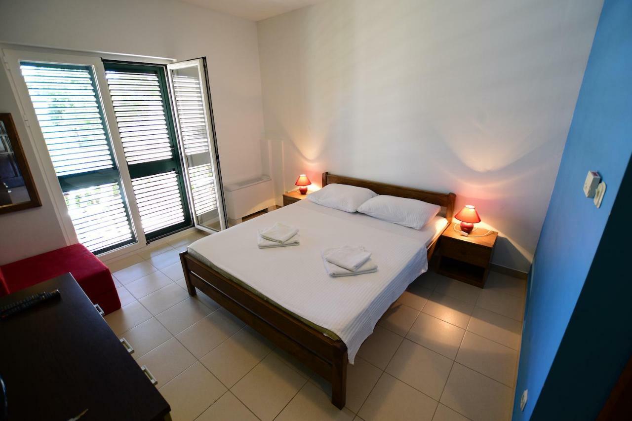 Pansion Hrga Hotel Vodice Bagian luar foto