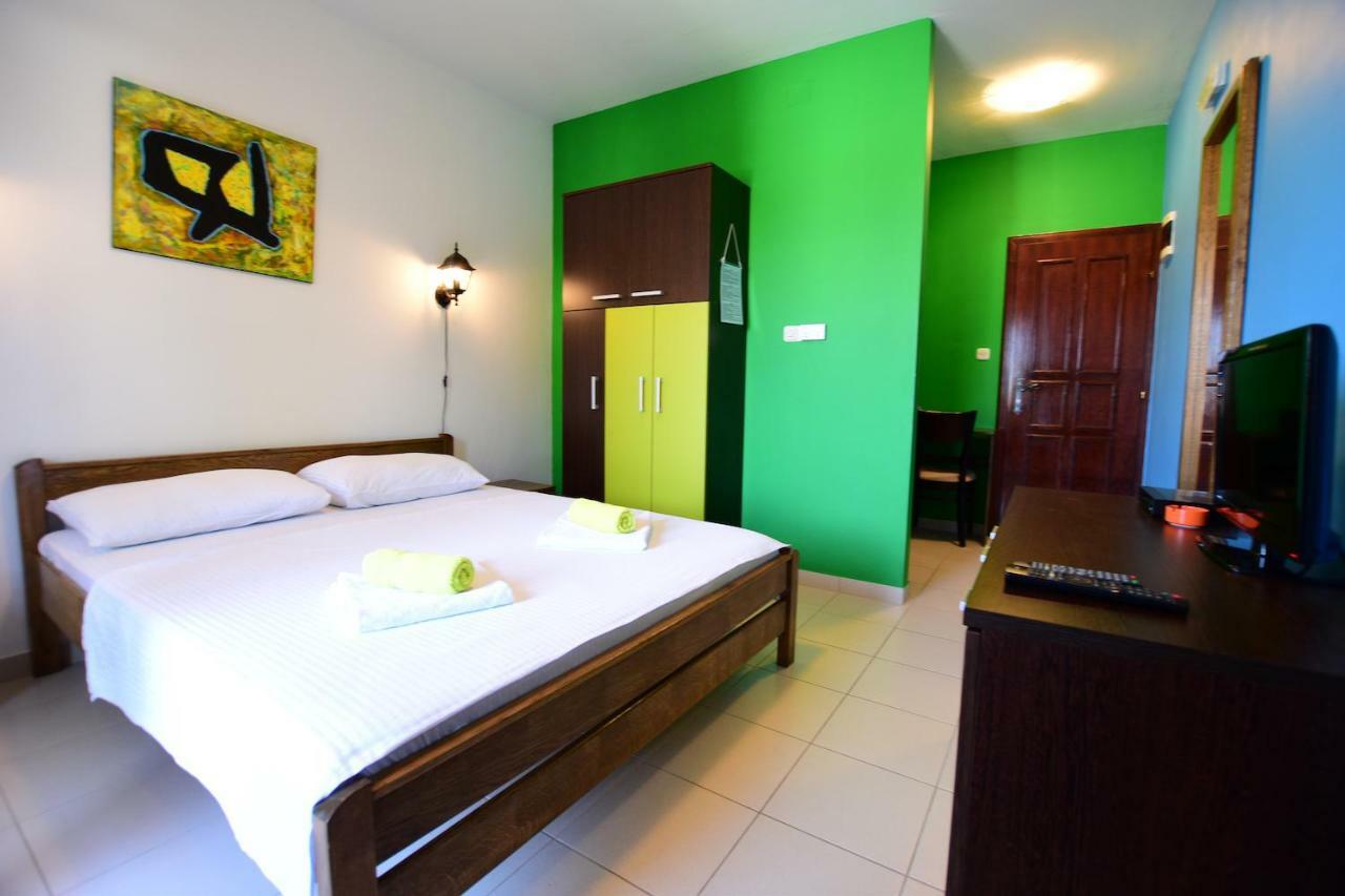 Pansion Hrga Hotel Vodice Bagian luar foto