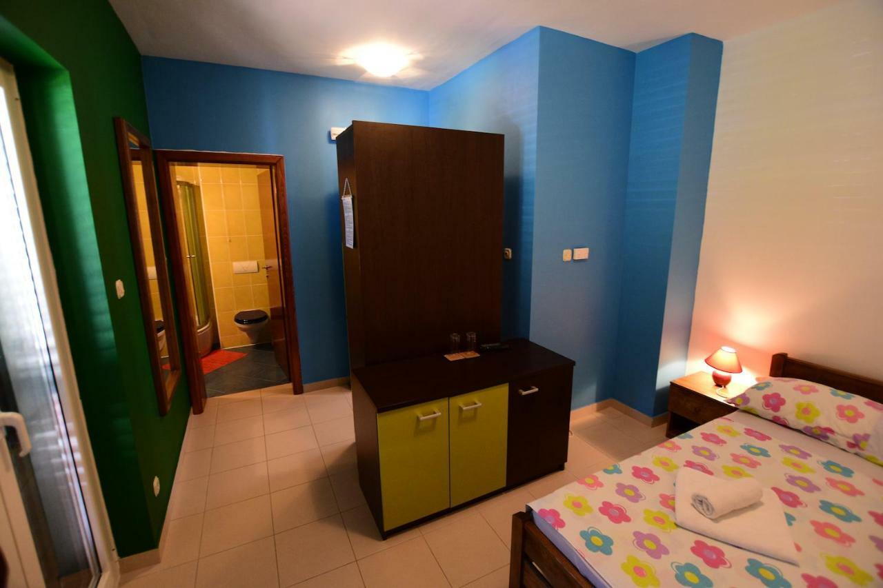 Pansion Hrga Hotel Vodice Bagian luar foto