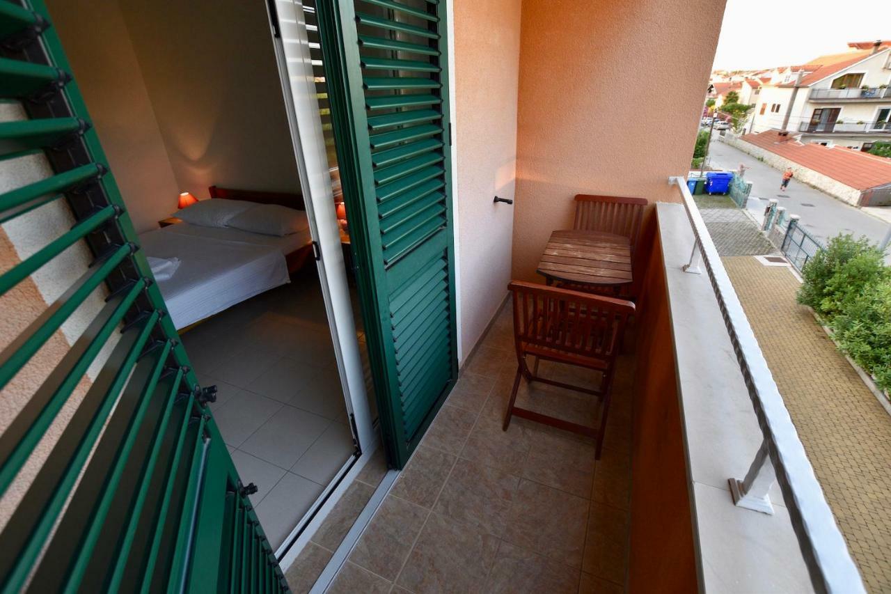Pansion Hrga Hotel Vodice Bagian luar foto